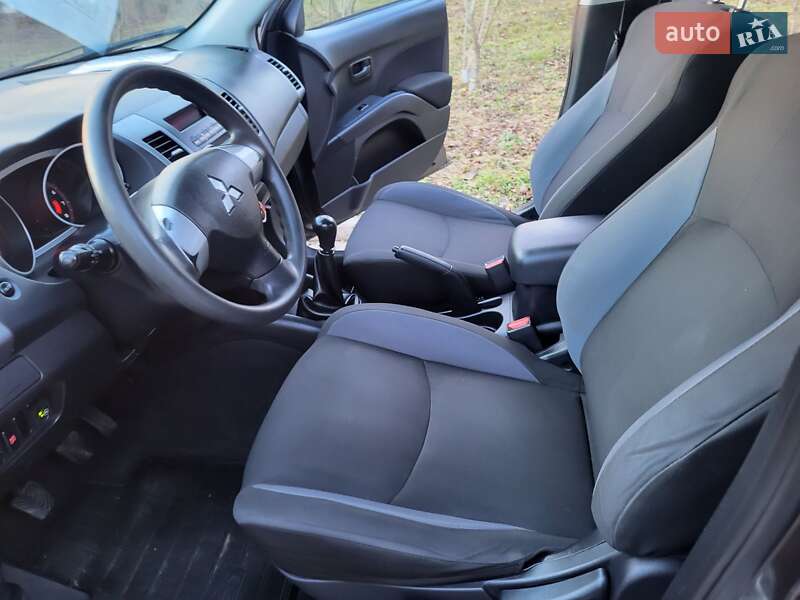 Внедорожник / Кроссовер Mitsubishi Outlander XL 2010 в Хмельницком