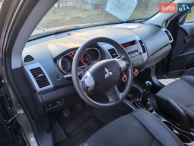 Внедорожник / Кроссовер Mitsubishi Outlander XL 2010 в Хмельницком
