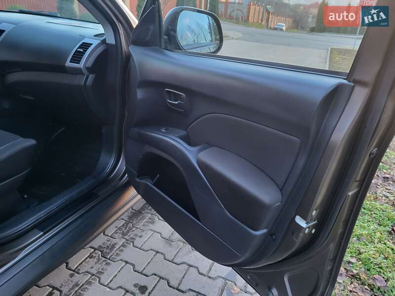 Внедорожник / Кроссовер Mitsubishi Outlander XL 2010 в Хмельницком