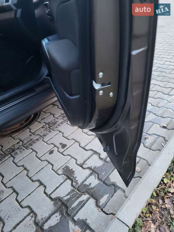 Внедорожник / Кроссовер Mitsubishi Outlander XL 2010 в Хмельницком