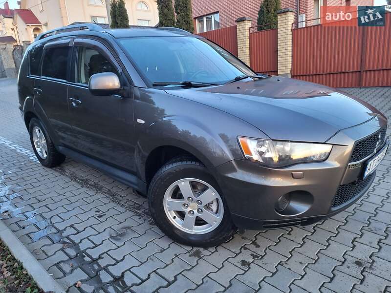 Внедорожник / Кроссовер Mitsubishi Outlander XL 2010 в Хмельницком