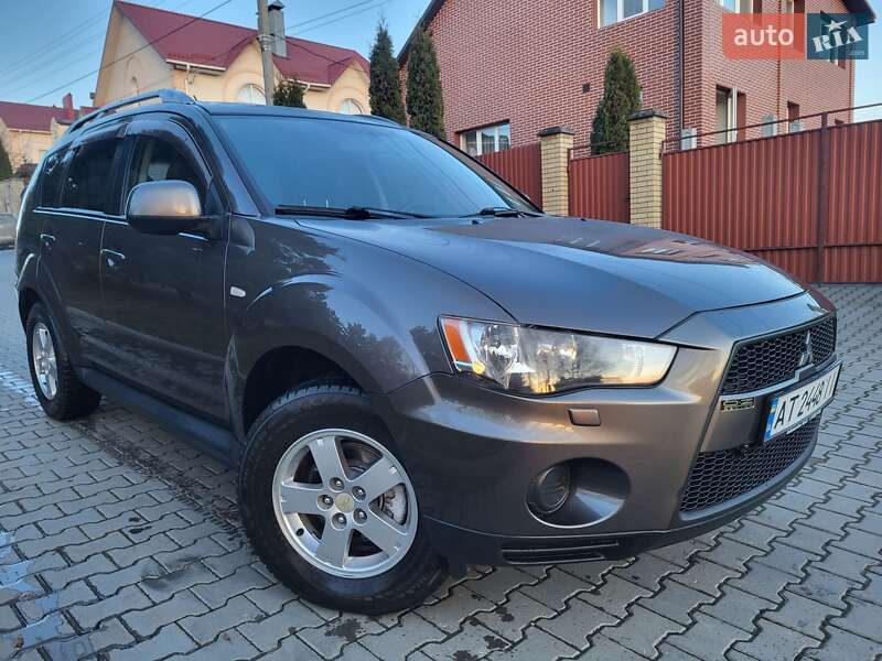Внедорожник / Кроссовер Mitsubishi Outlander XL 2010 в Хмельницком