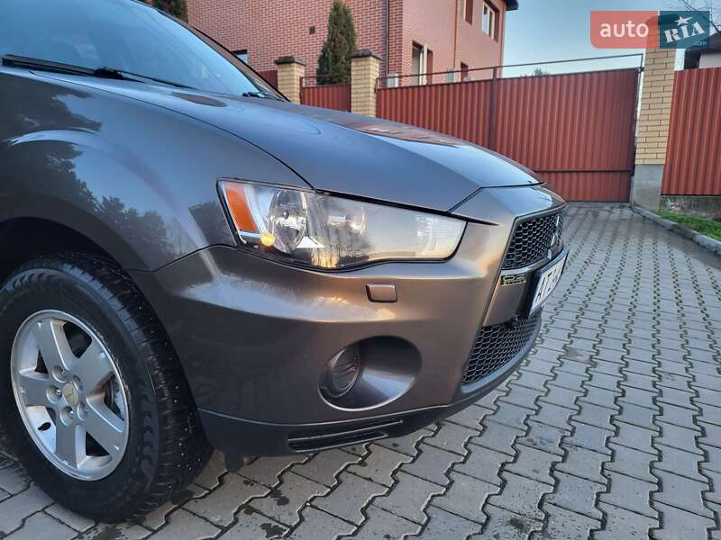 Внедорожник / Кроссовер Mitsubishi Outlander XL 2010 в Хмельницком