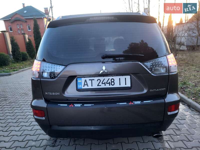 Внедорожник / Кроссовер Mitsubishi Outlander XL 2010 в Хмельницком