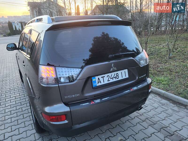 Внедорожник / Кроссовер Mitsubishi Outlander XL 2010 в Хмельницком