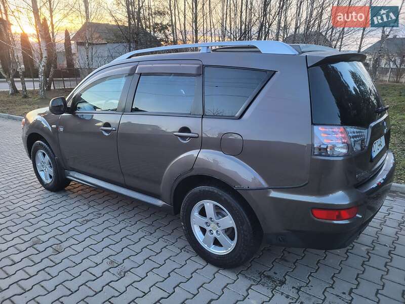 Внедорожник / Кроссовер Mitsubishi Outlander XL 2010 в Хмельницком