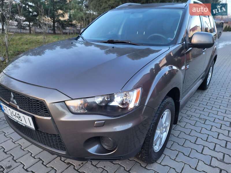 Внедорожник / Кроссовер Mitsubishi Outlander XL 2010 в Хмельницком