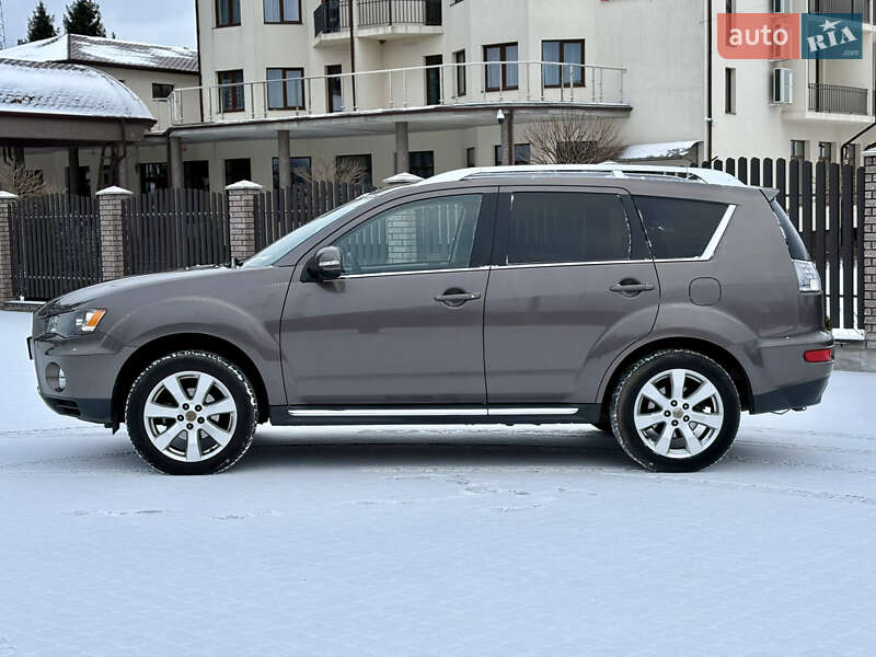 Внедорожник / Кроссовер Mitsubishi Outlander XL 2010 в Староконстантинове