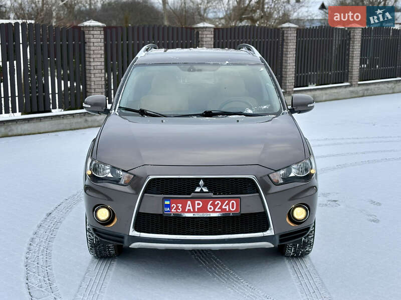 Внедорожник / Кроссовер Mitsubishi Outlander XL 2010 в Староконстантинове