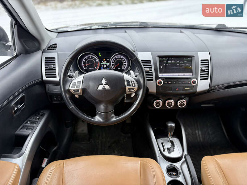 Внедорожник / Кроссовер Mitsubishi Outlander XL 2010 в Староконстантинове