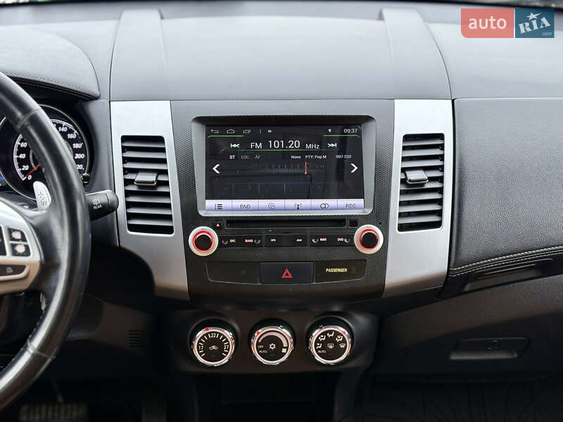 Внедорожник / Кроссовер Mitsubishi Outlander XL 2010 в Староконстантинове