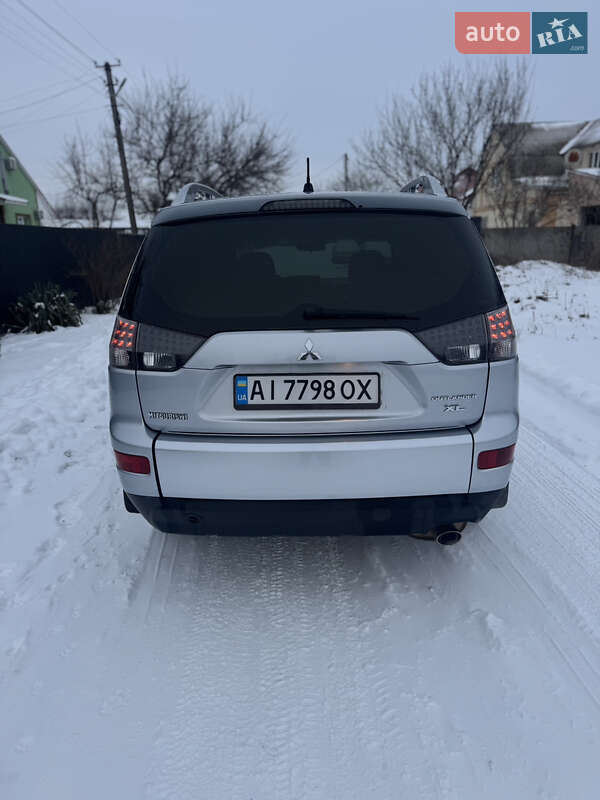Позашляховик / Кросовер Mitsubishi Outlander XL 2008 в Броварах