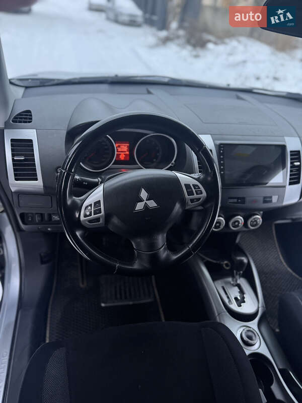 Позашляховик / Кросовер Mitsubishi Outlander XL 2008 в Броварах
