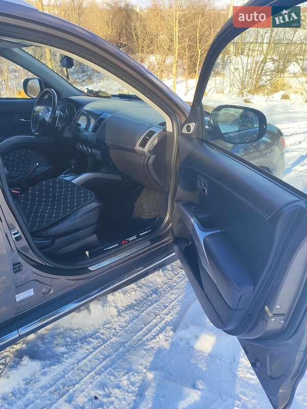 Внедорожник / Кроссовер Mitsubishi Outlander XL 2010 в Львове