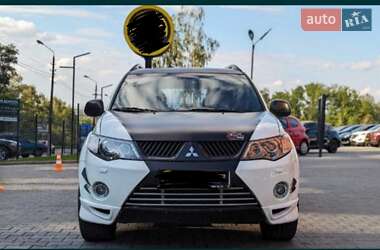 Позашляховик / Кросовер Mitsubishi Outlander XL 2010 в Чернівцях