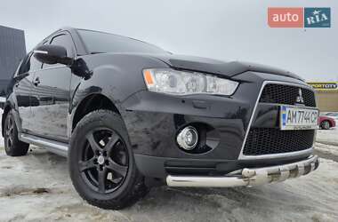 Внедорожник / Кроссовер Mitsubishi Outlander XL 2012 в Житомире