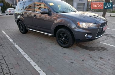 Внедорожник / Кроссовер Mitsubishi Outlander XL 2012 в Луцке