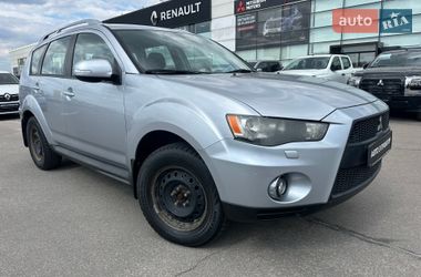Внедорожник / Кроссовер Mitsubishi Outlander XL 2010 в Киеве