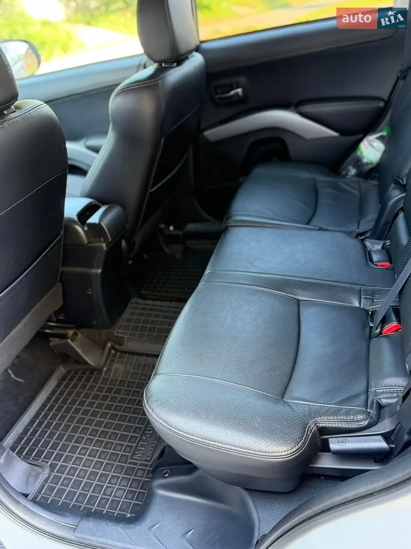 2012 Mitsubishi Outlander - мініатюра 9