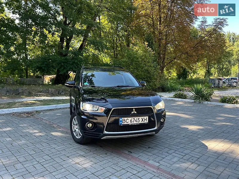 Mitsubishi Outlander XL 2011