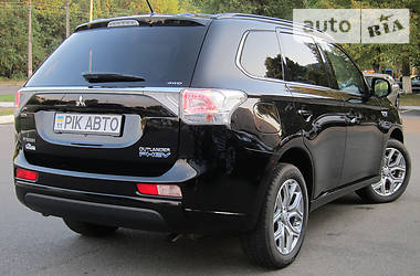 Универсал Mitsubishi Outlander 2016 в Киеве