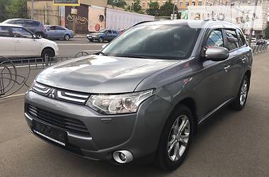 Внедорожник / Кроссовер Mitsubishi Outlander 2014 в Киеве