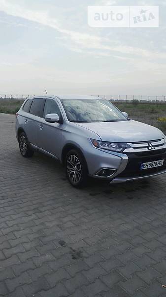 Позашляховик / Кросовер Mitsubishi Outlander 2016 в Одесі