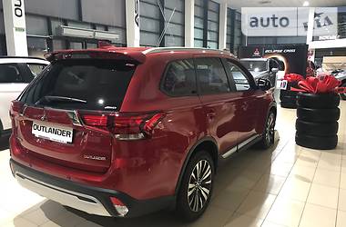 Внедорожник / Кроссовер Mitsubishi Outlander 2018 в Киеве