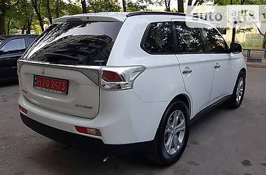 Позашляховик / Кросовер Mitsubishi Outlander 2012 в 