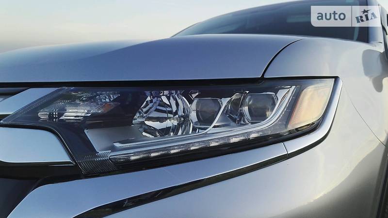 Позашляховик / Кросовер Mitsubishi Outlander 2016 в Одесі