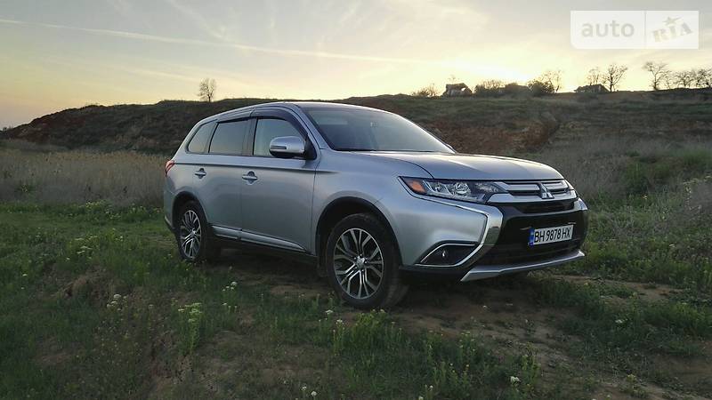 Позашляховик / Кросовер Mitsubishi Outlander 2016 в Одесі