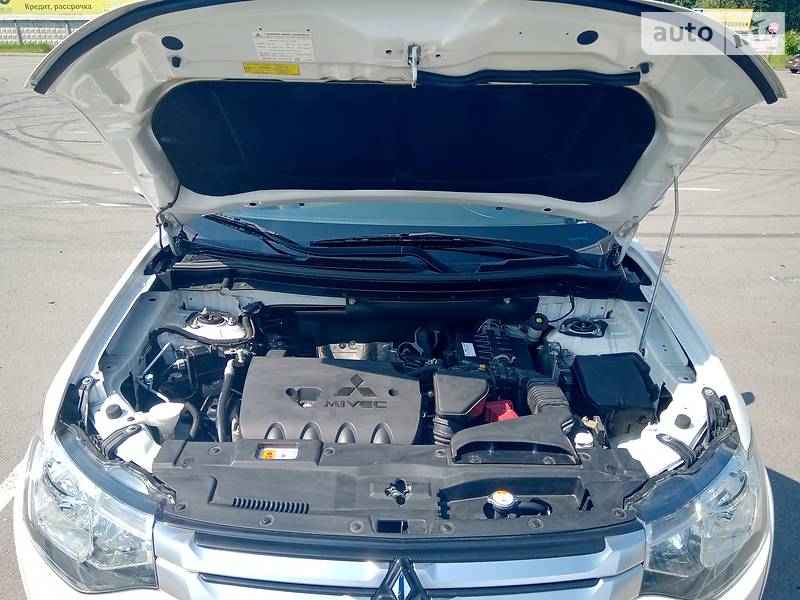 Внедорожник / Кроссовер Mitsubishi Outlander 2014 в Киеве