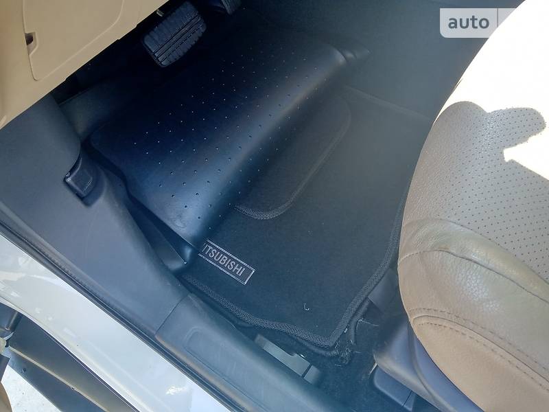 Внедорожник / Кроссовер Mitsubishi Outlander 2014 в Киеве