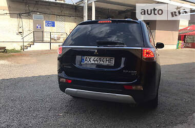 Позашляховик / Кросовер Mitsubishi Outlander 2014 в 