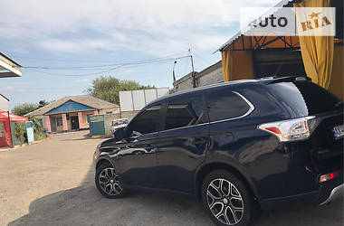 Позашляховик / Кросовер Mitsubishi Outlander 2014 в 