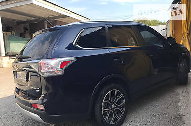 Позашляховик / Кросовер Mitsubishi Outlander 2014 в 