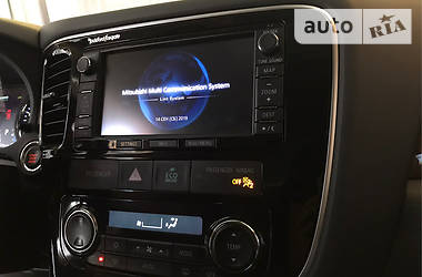 Позашляховик / Кросовер Mitsubishi Outlander 2014 в 
