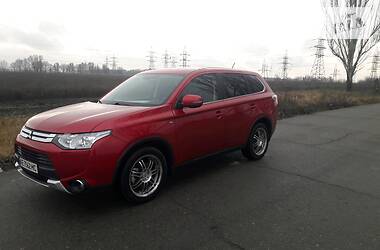 Позашляховик / Кросовер Mitsubishi Outlander 2014 в 