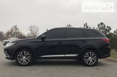 Внедорожник / Кроссовер Mitsubishi Outlander 2016 в Запорожье