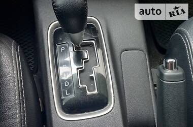 Позашляховик / Кросовер Mitsubishi Outlander 2014 в 