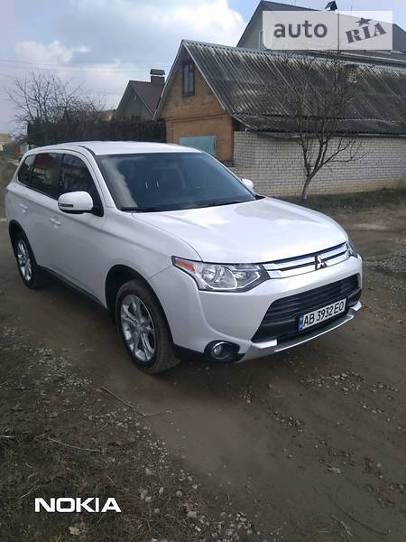 Позашляховик / Кросовер Mitsubishi Outlander 2014 в 