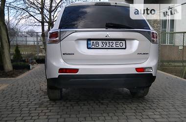 Позашляховик / Кросовер Mitsubishi Outlander 2014 в 