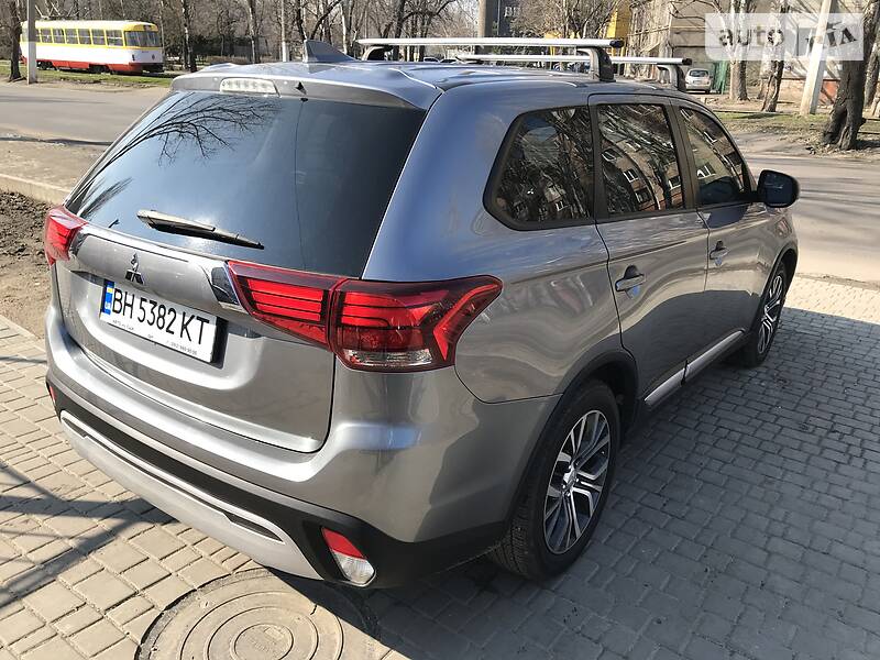 Позашляховик / Кросовер Mitsubishi Outlander 2018 в Одесі