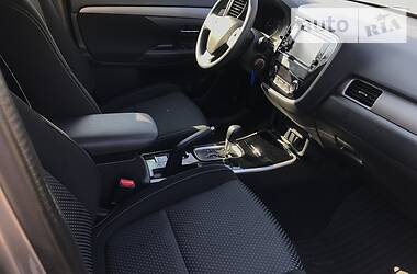 Позашляховик / Кросовер Mitsubishi Outlander 2018 в 