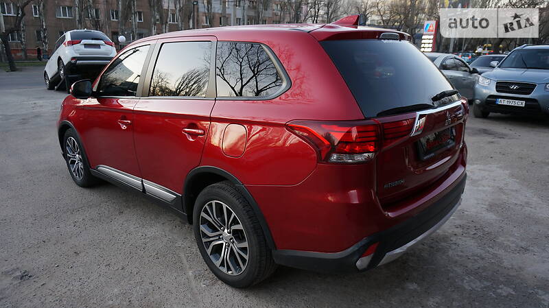 Внедорожник / Кроссовер Mitsubishi Outlander 2017 в Одессе