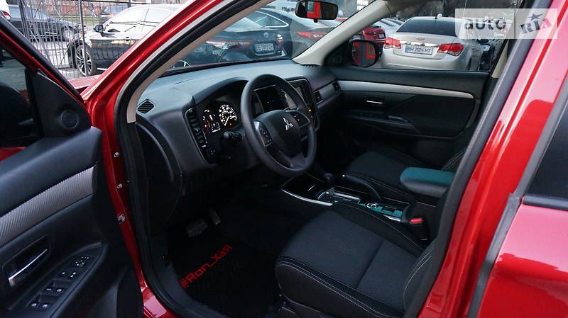 Внедорожник / Кроссовер Mitsubishi Outlander 2017 в Одессе