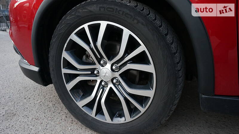Внедорожник / Кроссовер Mitsubishi Outlander 2017 в Одессе