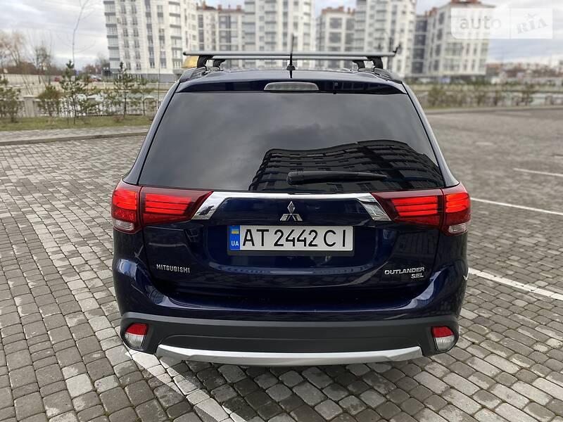 Позашляховик / Кросовер Mitsubishi Outlander 2016 в Івано-Франківську