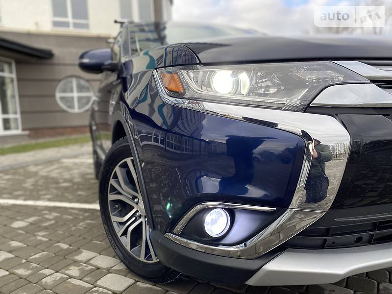 Позашляховик / Кросовер Mitsubishi Outlander 2016 в Івано-Франківську