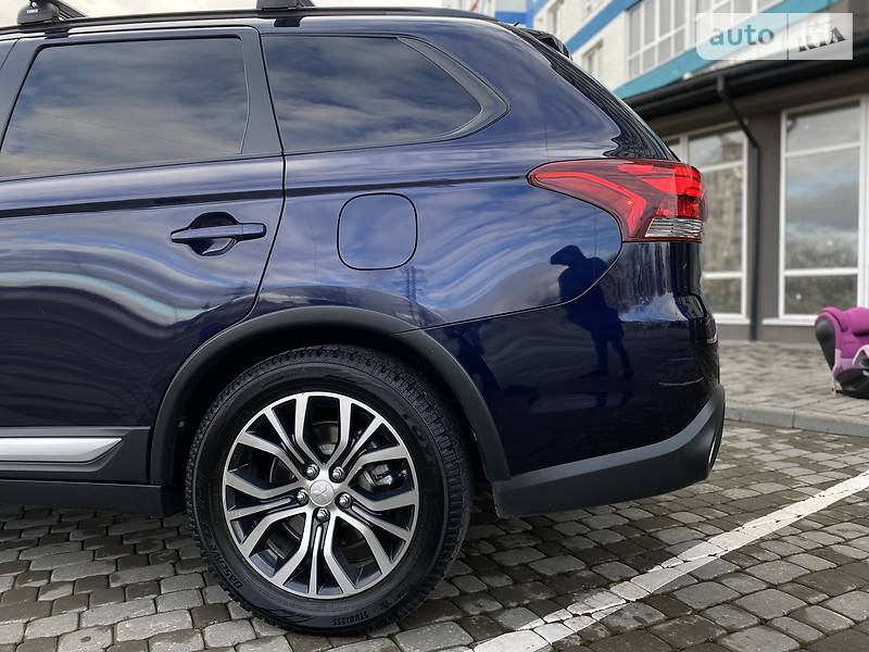 Позашляховик / Кросовер Mitsubishi Outlander 2016 в Івано-Франківську